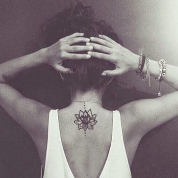 Tatouage mandala femme : 50+ idées de tatouages et leurs significations 132