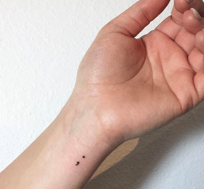 Tatouage discret femme : 50+ idées de tatouages et leurs significations 36