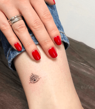Tatouage discret femme : 50+ idées de tatouages et leurs significations 93