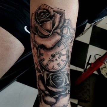 Tatouage rose : 150+ idées de tatouages et leurs significations 179