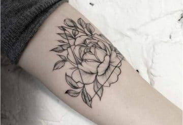 Tatouage femme sensuelle | acidcruetattoo 4