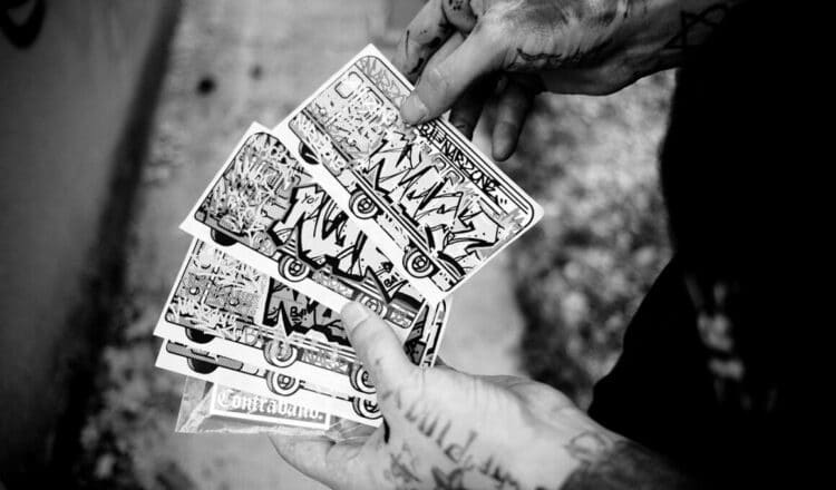 Never say die: la vie de rue, les tatouages et les gens vus de l'objectif du photographe Brice NSD 50/51 1